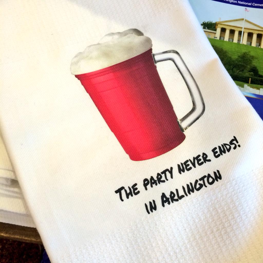 BakeshopVA's tweet photo. .@ClarendonBros we think you need this! Spotted at @knightsbridgeVA store on Clarendon Blvd. #fipflop #ClarendonVa http://t.co/Ex9HbUnikA