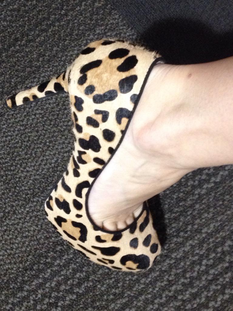 MistressVina's tweet photo. Hard to resist shoes that say "pet me". http://t.co/zfioGyAT7V