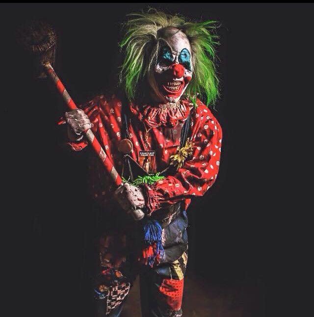 ChamberOfTerror's tweet photo. Don't ever turn your back on a clown! #chamberofterror #hauntedhouse #tampahauntedhouse #floridahauntedhouse #clowns http://t.co/6Snv7HDLdg