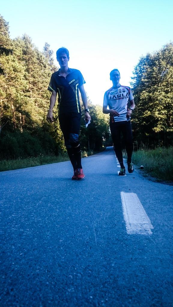 JrlaOrientering's tweet photo. Fint väder och härlig orientering på kvällens SM-träning. En månad kvar! #orientering http://t.co/E4ezg59nUE