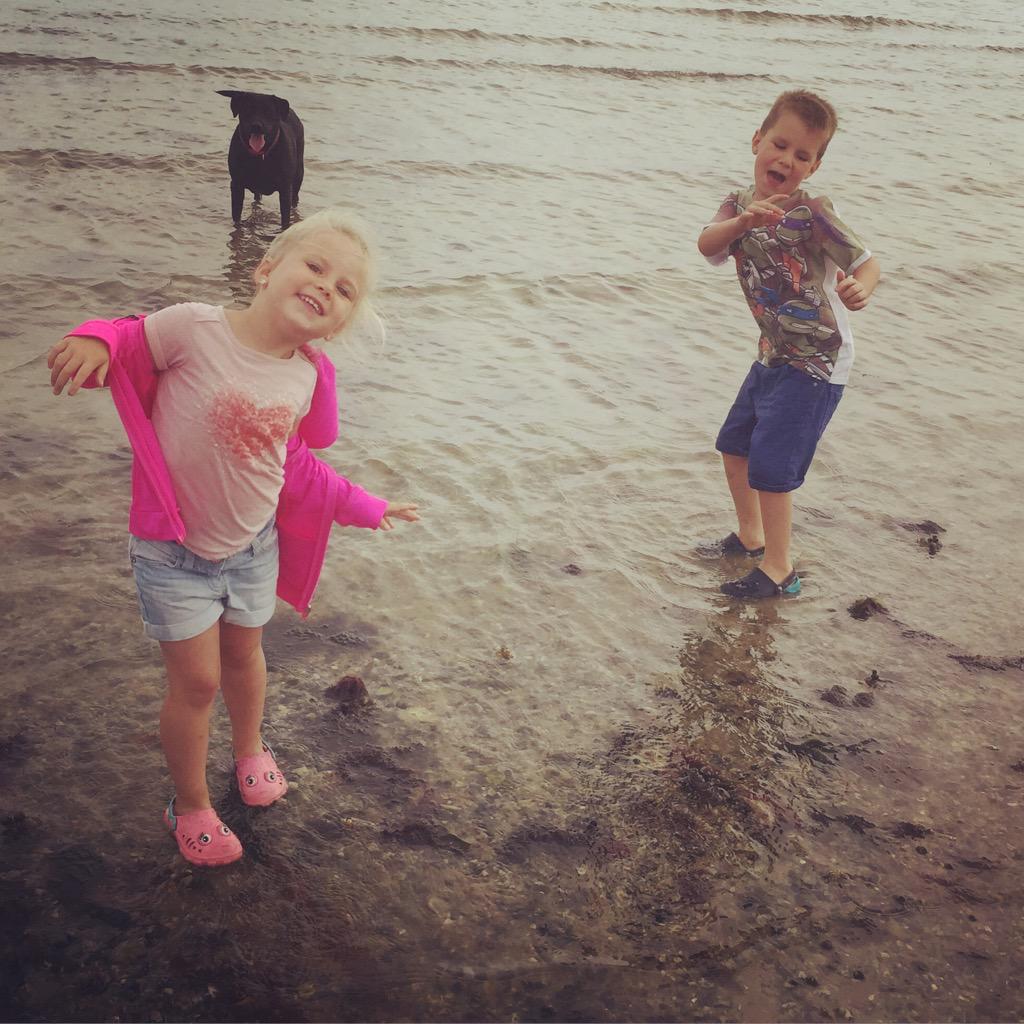 lozza_bea's tweet image. #kids #dogs #beach 😍