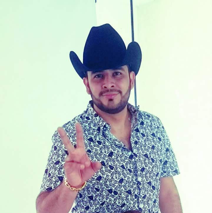 110696Fr8's tweet photo. @TvBandamax Queremos ver al hombre mas guapo #Franicisco El Gallo Elizalde en sus programas de #bandamax☺☺☺ http://t.co/lwhCnwEyzC