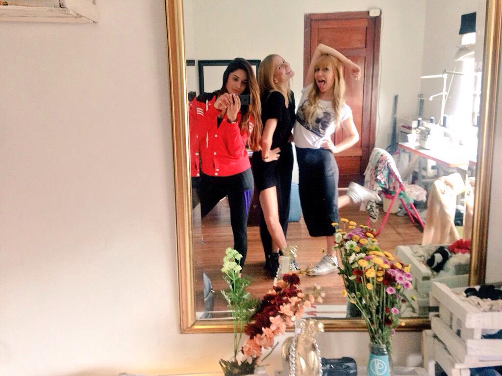 vivirouch's tweet photo. Con mis monas hermosas las amo @PalenciaLorenza  @CalvoCarolina http://t.co/0EYrgzeLc2