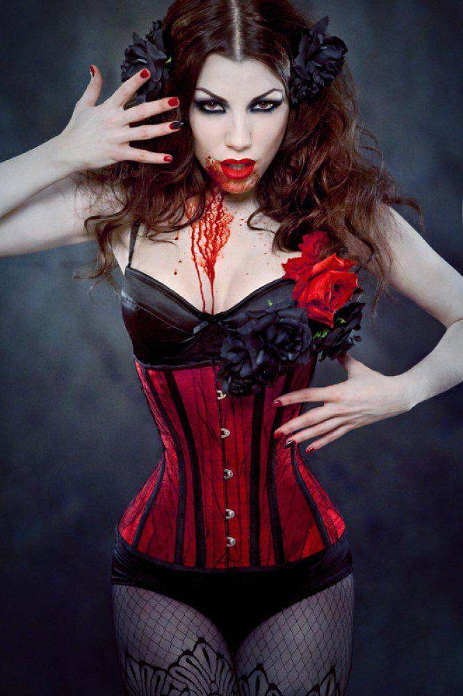 Everyone loves the #corseting trend! 