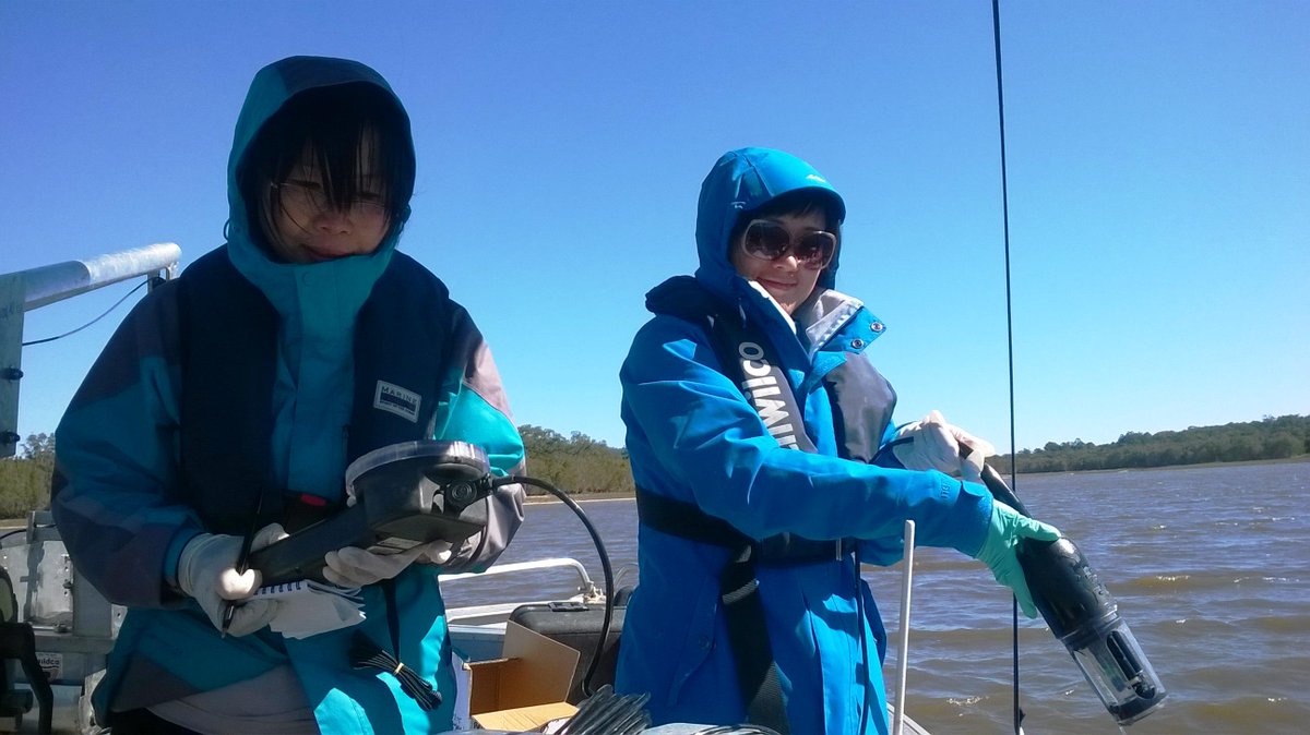 TheBurfordGroup's tweet photo. The team is busy out and about sampling SE Queensland reservoirs #ecology #fieldwork #waterquality @GriffithARI http://t.co/Hzj4AsnqWx
