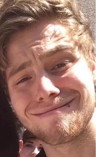 5SOSDATESLAT's tweet photo. Hasta con la cara mas fea que haga lo veo hermoso.
fuck u Luke. #MTVHottest 5 Seconds Of Summer #5SOSFAMATTACK http://t.co/X763rw62mX