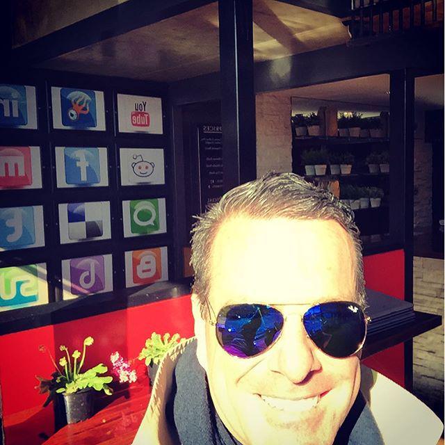 JohnGDryden's tweet photo. Love #socialmediahouse #socialmediacuration #exploreshepparton #empoweringthecommunity #jo… http://t.co/mCds6BYXHH http://t.co/uSzVGQK5M7