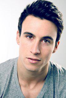 _PLL_Lovers_'s tweet image. #PLL #PLLSeAson6B ¡Nuevo fichaje! Según IMDB, el actor Huw Collins interpretará al Dr. Rollins tras el #PLLTimeJump: