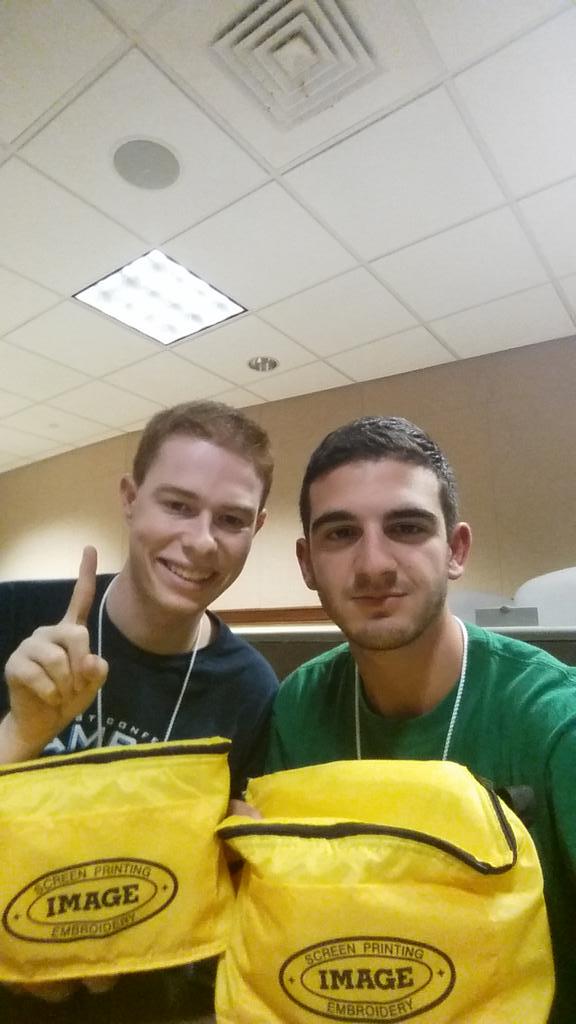 flowin_easy's tweet photo. The campus quizzo Champs @ryangeib #resliferhn http://t.co/gjOnVY8bCp