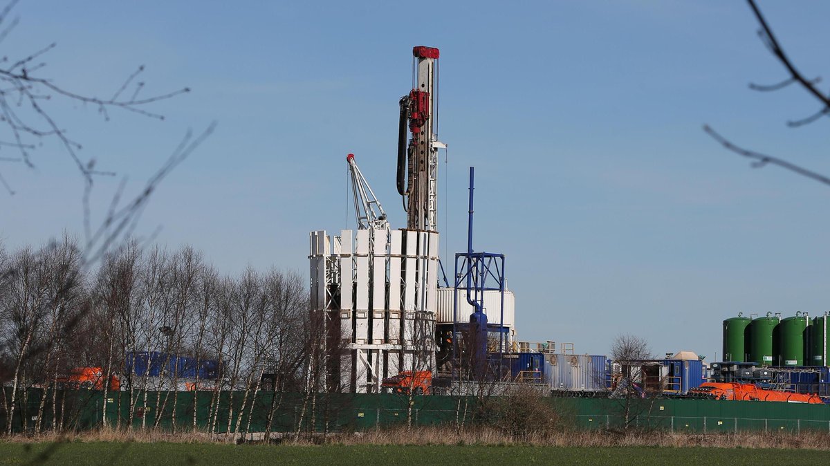 Government could take fracking decisions away from local councils in fast-track drive itv.com/news/2015-08-1…