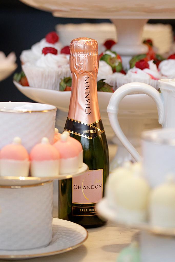 chandonbrasil's tweet photo. Chandon é perfeito para o seu casamento! Conheça Chandon Núpcias e #DigaSimComChandon http://t.co/BGuzBnNwLf http://t.co/9nJQVPhQIY