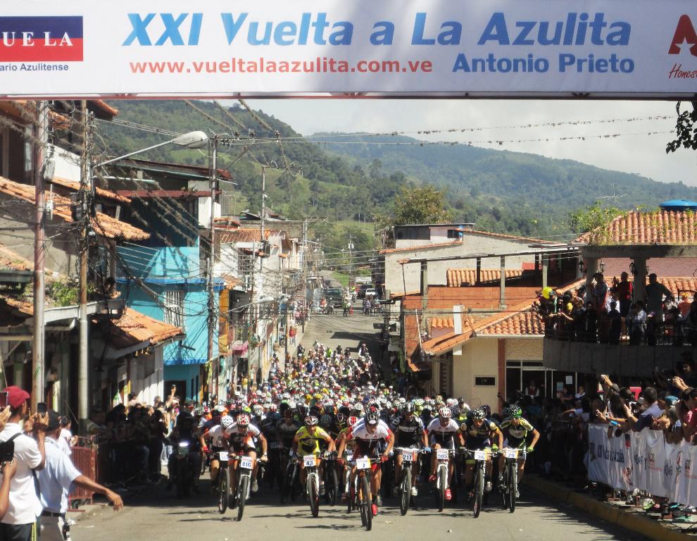 salaprensaCantv's tweet photo. 334 ciclistas, nacionales y extranjeros, participan en la XXI Vuelta Internacional a La Azulita #CopaCantv http://t.co/lT2mvfBu0Z