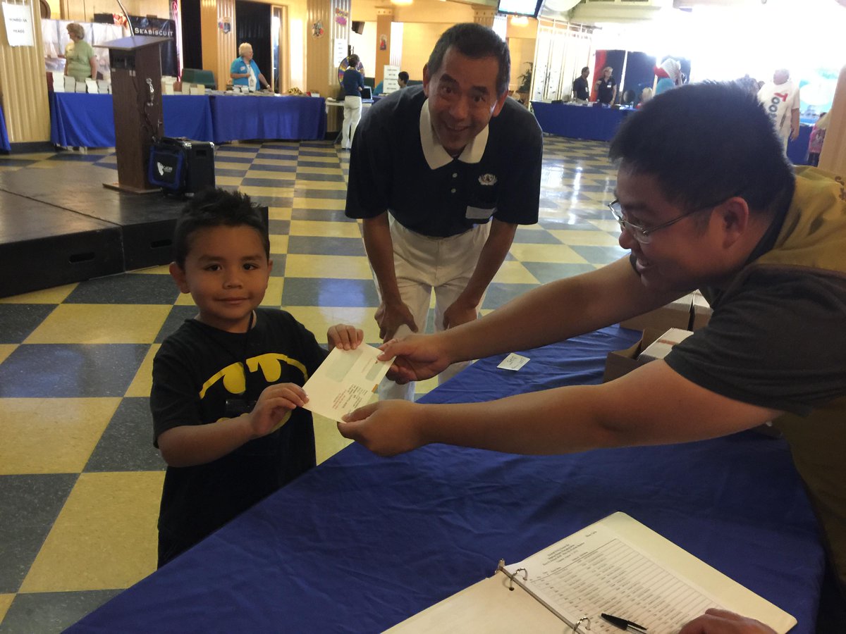 TzuChiUSA's tweet photo. #TzuchiUSA distributed #shoe #vouchers to #students at #FoothillUnityCenter 's #BacktoSchool #Event! http://t.co/fdL8OzfWvM