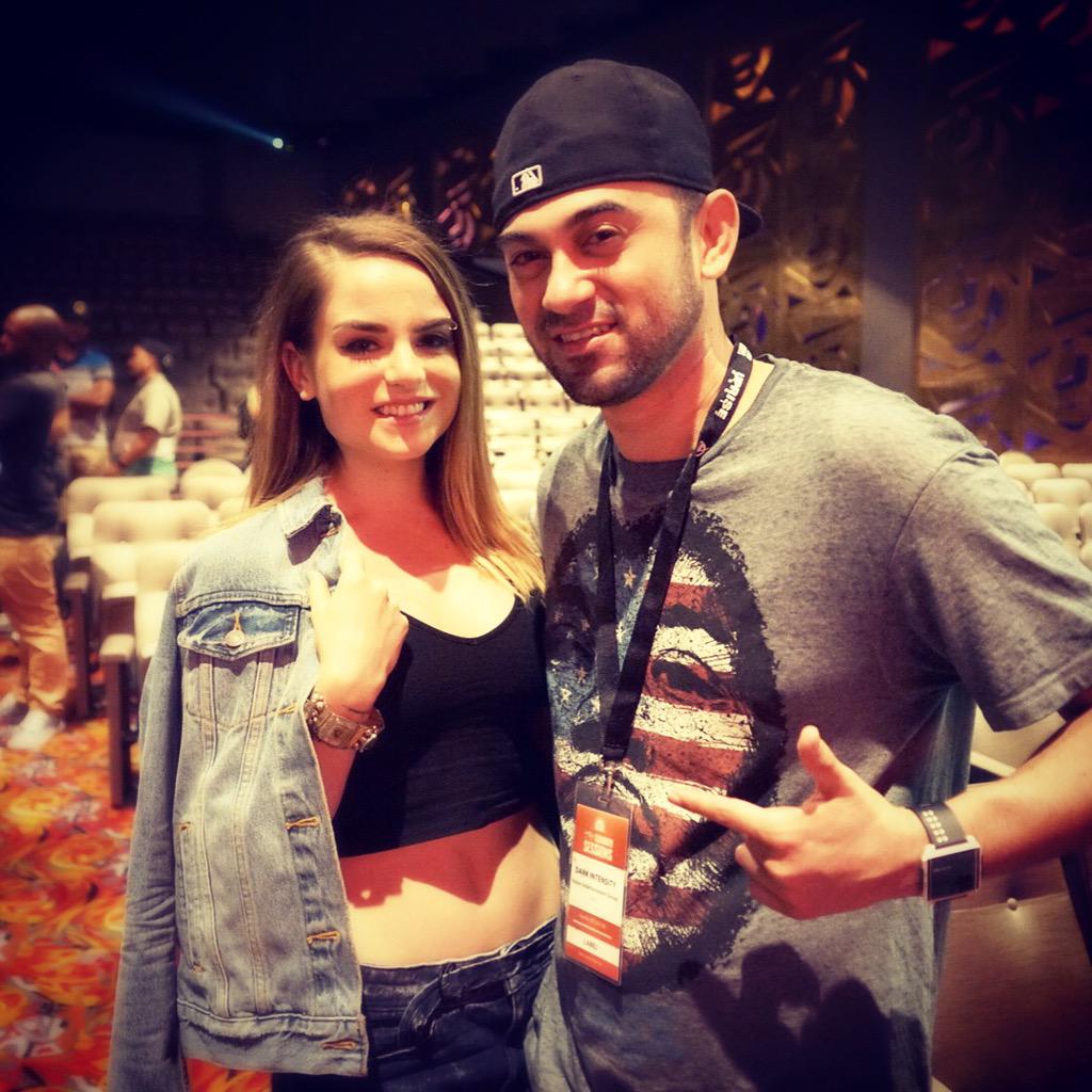 DarkIntensity's tweet photo. With the beautiful JoJo! Nice meeting you @iamjojo, #alittletoolate #poss15 #poss2015 #darkintensity #getout http://t.co/2S5ECOVTeD