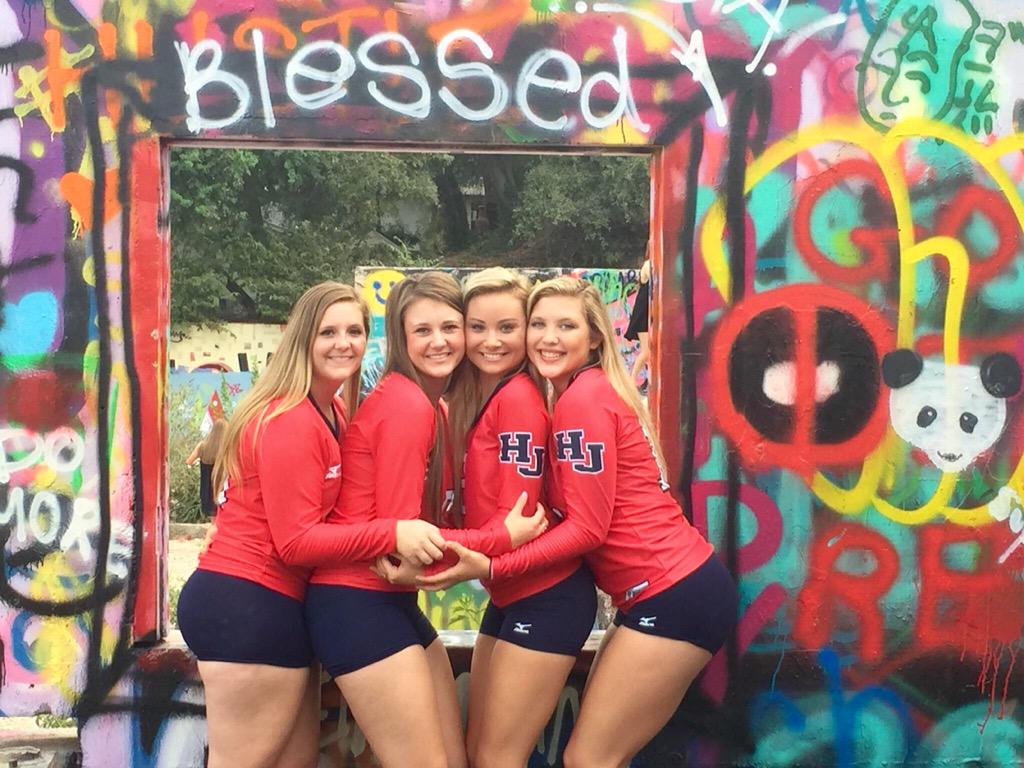 Carlyrayee's tweet photo. My teams better than yours! ❤️💙 #NYNG @HjVolleyball http://t.co/rIyfalH95w