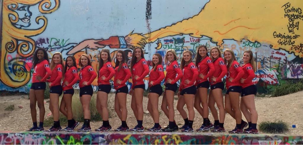 Carlyrayee's tweet photo. My teams better than yours! ❤️💙 #NYNG @HjVolleyball http://t.co/rIyfalH95w