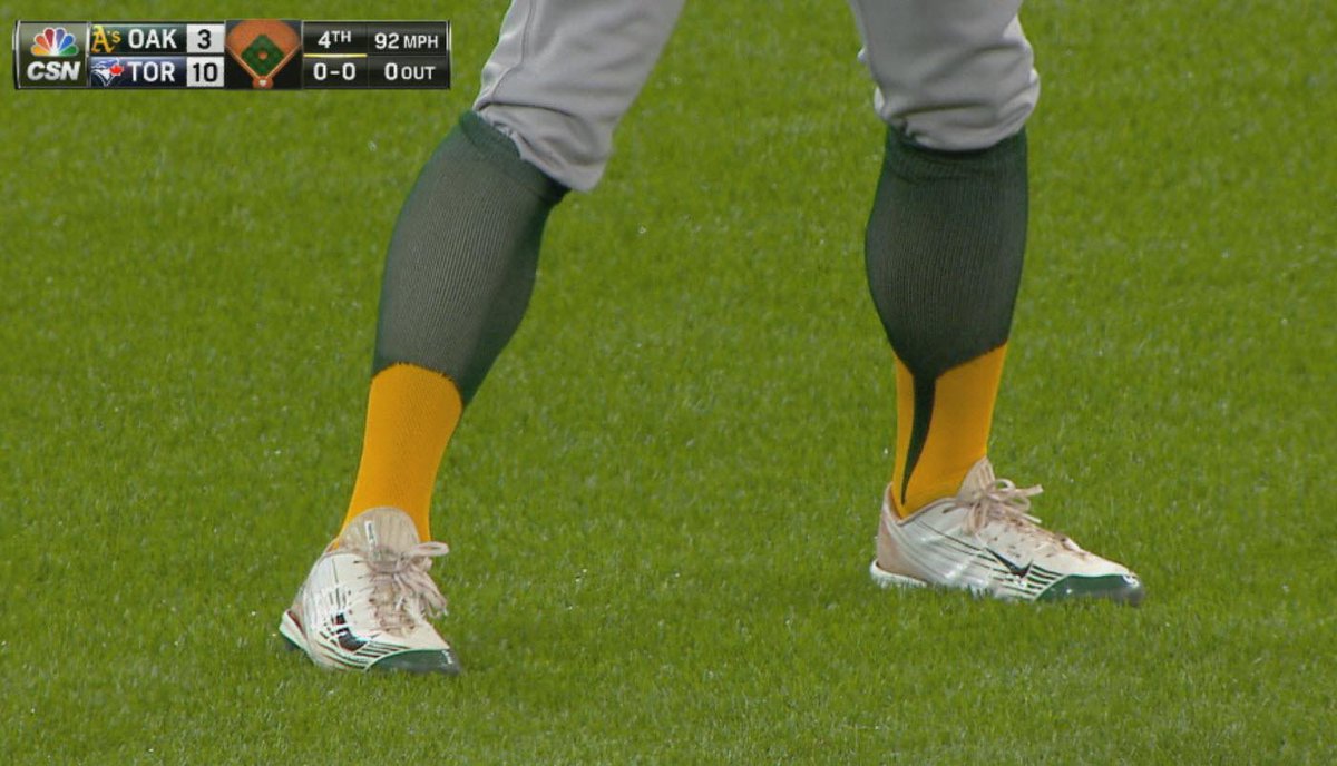 Kevin J. Chmura on Twitter PhilHecken UniWatch Omar Vizquel used to tuck his