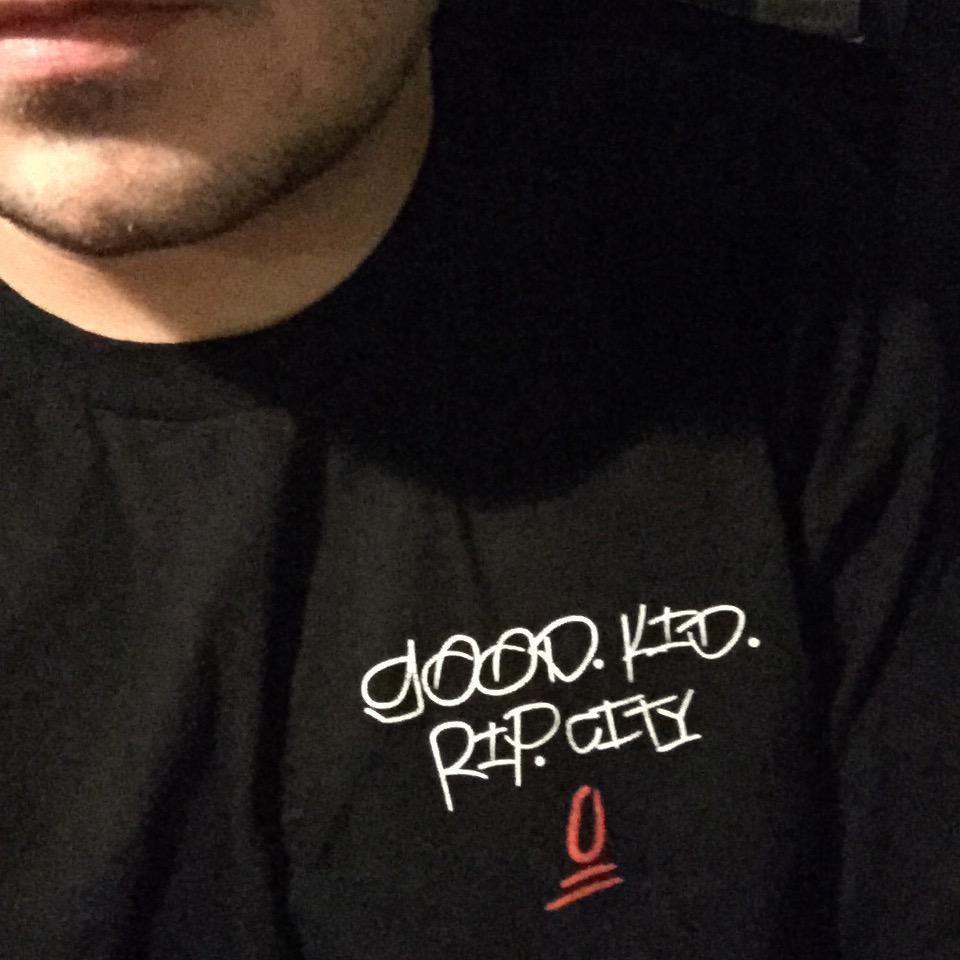 YUNGERYUNGER's tweet photo. My shit > your shit, every time, even when I'm lounging #YUNGER http://t.co/a2GWOipSQI