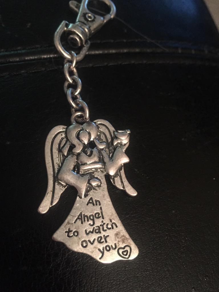 AmySheard's tweet photo. I wonder why the art of writing letters faded? It meant so much to receive a loving note in the mail from my Gma ❤️ http://t.co/04djSv9Nc9