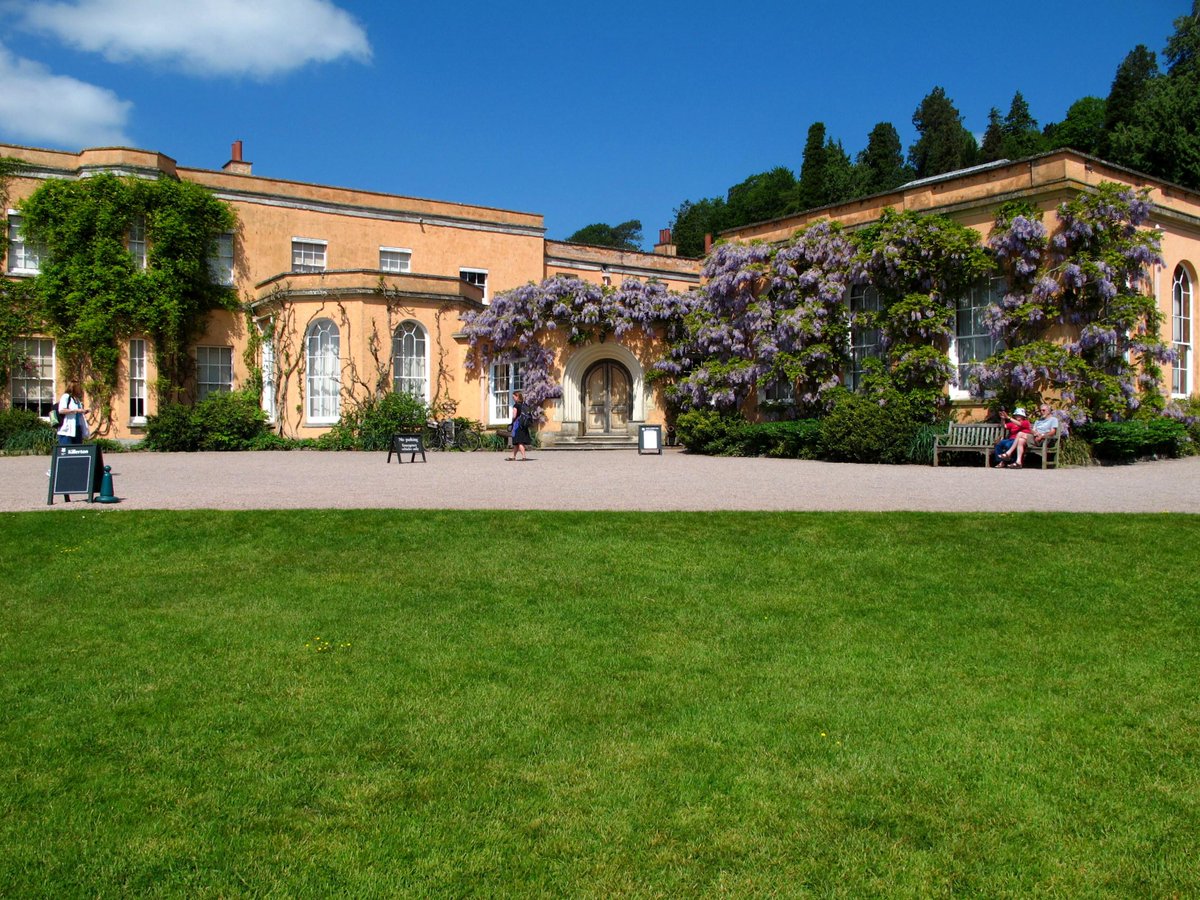 LiveExeter's tweet image. It's big, it's very nice and apparently it even has a dragon! Killerton House is killing it! #LiveExeter #Exeter