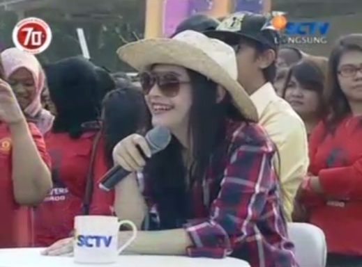SCTV's tweet photo. Bagaimana penampilan @PrillyBie pagi ini di @InboxSCTV_? #Nginbox http://t.co/dRcpomRjQj