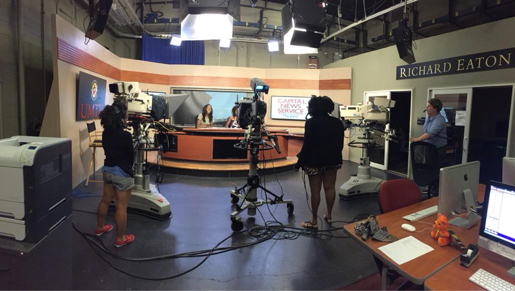 Christine_Lien's tweet photo. #j603 students hit the studio for class today @BethanysStories http://t.co/xyM6VrhAsZ