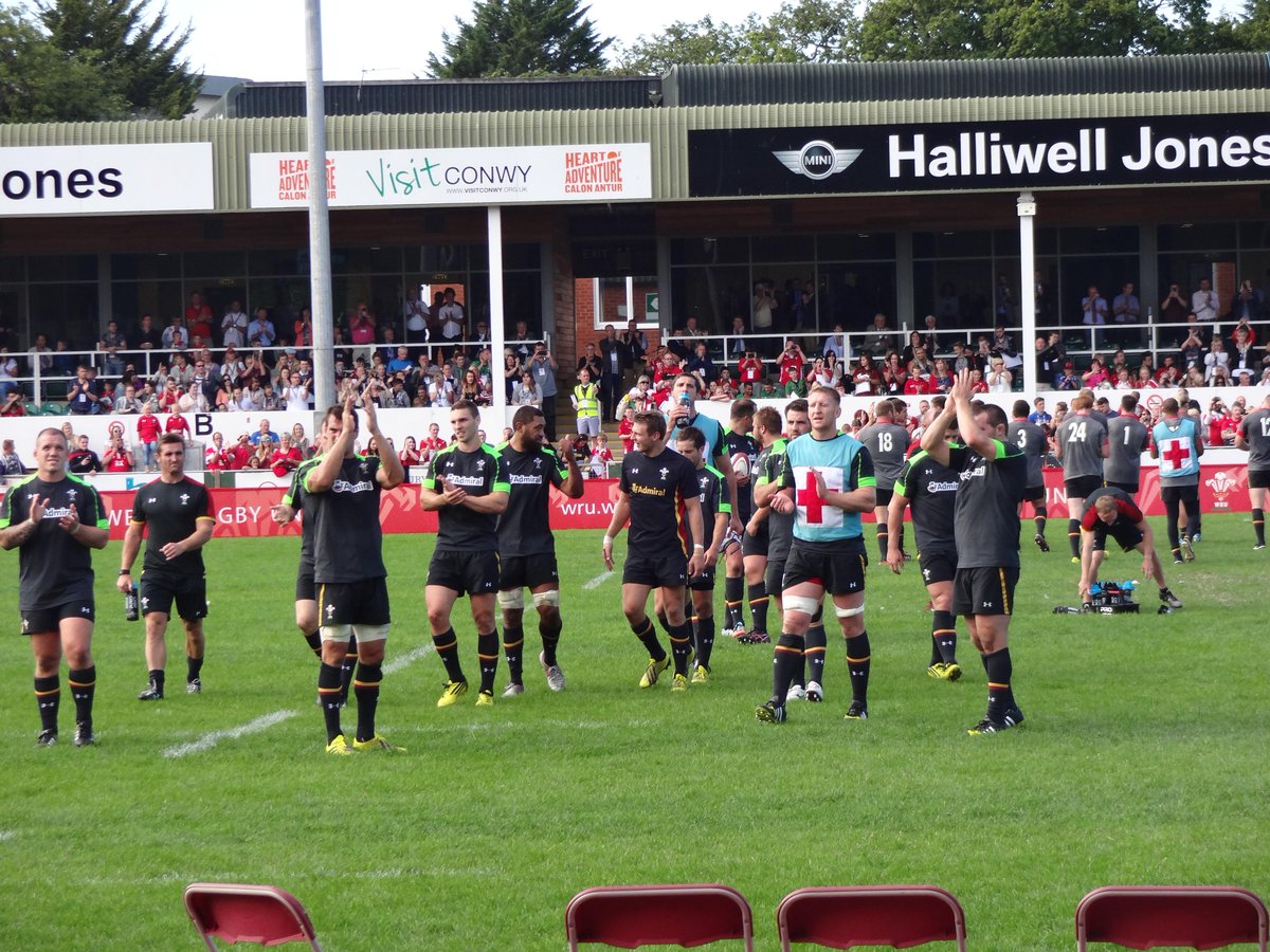 Sarah089's tweet photo. Brilliant day in Colwyn Bay yesterday watching the Wales team train #WRU #Eirias #ColwynBay http://t.co/cMPAh1yElV