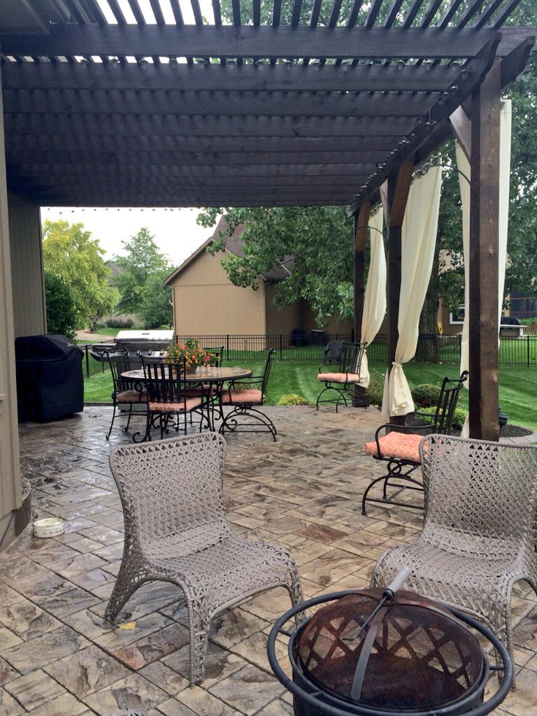 beckybsellskc's tweet photo. #ModernUpdates are motivating #HomeBuyers ~4 showings today! http://t.co/ipYyPVmBfW #HotProperty #realestate #BuyNow http://t.co/eoiPIS8rZh
