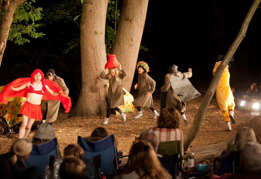 red_rose_chain's tweet photo. ...&amp; then it's time for the main event! Sit back and let the magic begin for A Midsummer Night's Dream!! #Suffolkhour http://t.co/AzBInwYgQN