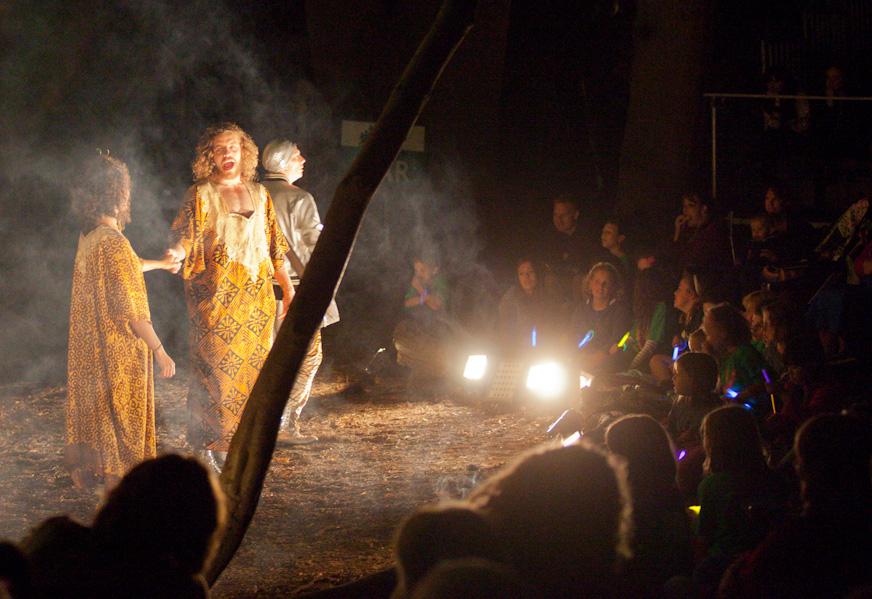 red_rose_chain's tweet photo. ...&amp; then it's time for the main event! Sit back and let the magic begin for A Midsummer Night's Dream!! #Suffolkhour http://t.co/AzBInwYgQN