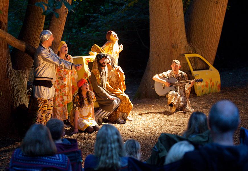 red_rose_chain's tweet photo. ...&amp; then it's time for the main event! Sit back and let the magic begin for A Midsummer Night's Dream!! #Suffolkhour http://t.co/AzBInwYgQN