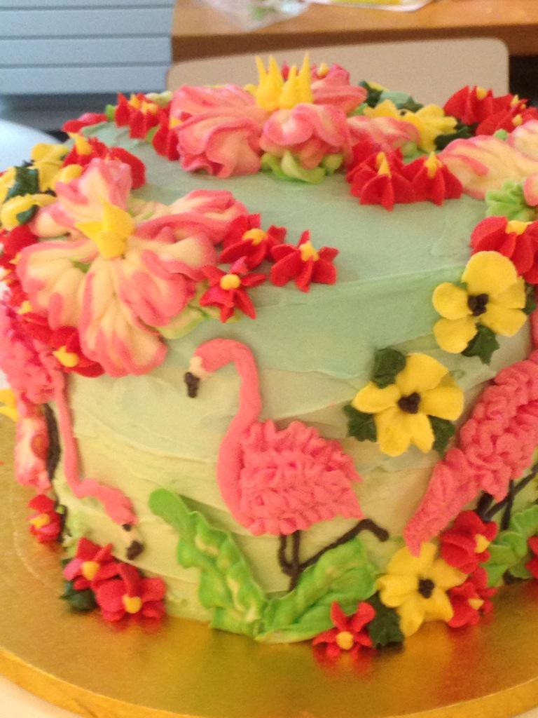 EmmaPageCakes's tweet photo. Flamingo buttercream #anextraslice #bakeoff http://t.co/TyuJ3SPsHX