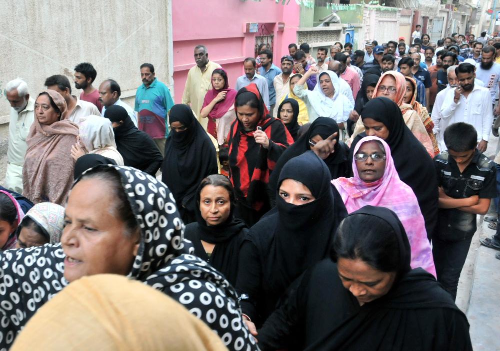AbbasiMrehan1's tweet photo. Funeral of Martyred #MQM Worker #MuhammadHashim #MQMWantsJustice #JusticeForHashim http://t.co/MpkwbuhLSu