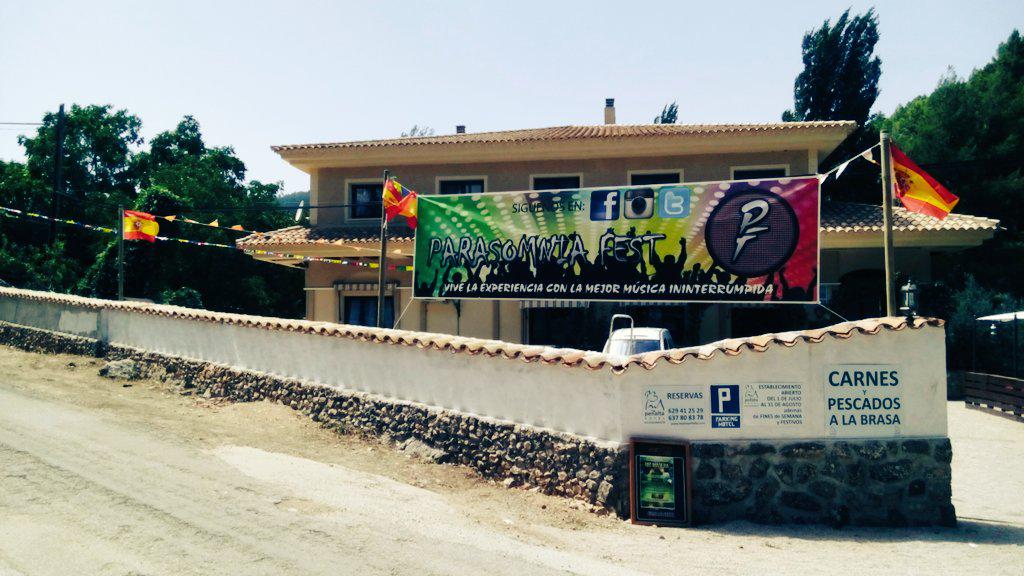 parasomniafest's tweet photo. Ya los preparativos para este sábado!!
#hostalpeñalta
#sierradelsegura
#suspirosdearte
#alexSalto
@AlexSaltoDj http://t.co/DiQFhx13mX
