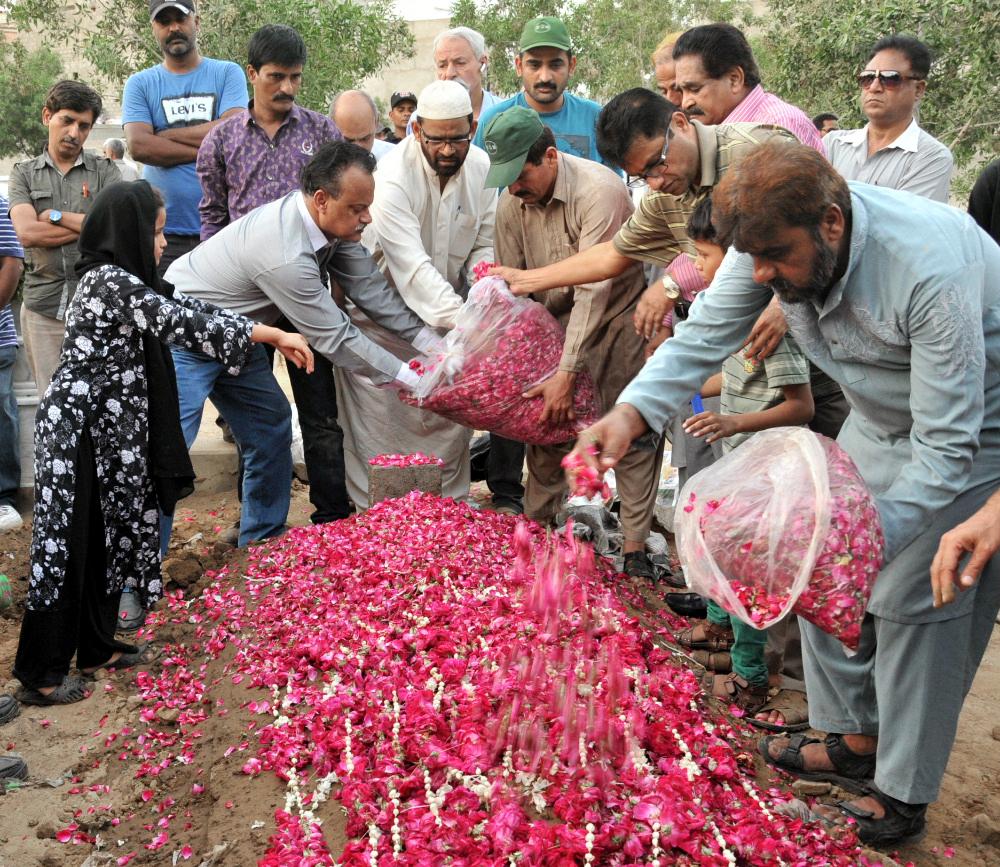 OfficialMQM's tweet photo. 11: Funeral of Martyred #MQM Worker #MuhammadHashim #MQMWantsJustice #JusticeForHashim http://t.co/sdGNyQnp2o