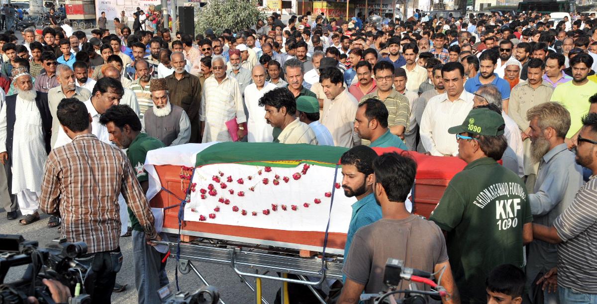 AbbasiMrehan1's tweet photo. Funeral of Martyred #MQM Worker #MuhammadHashim #MQMWantsJustice #JusticeForHashim http://t.co/qK96ti2HgA
