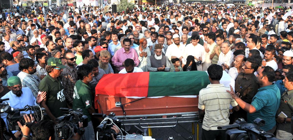 AbbasiMrehan1's tweet photo. Funeral of Martyred #MQM Worker #MuhammadHashim #MQMWantsJustice #JusticeForHashim http://t.co/qK96ti2HgA