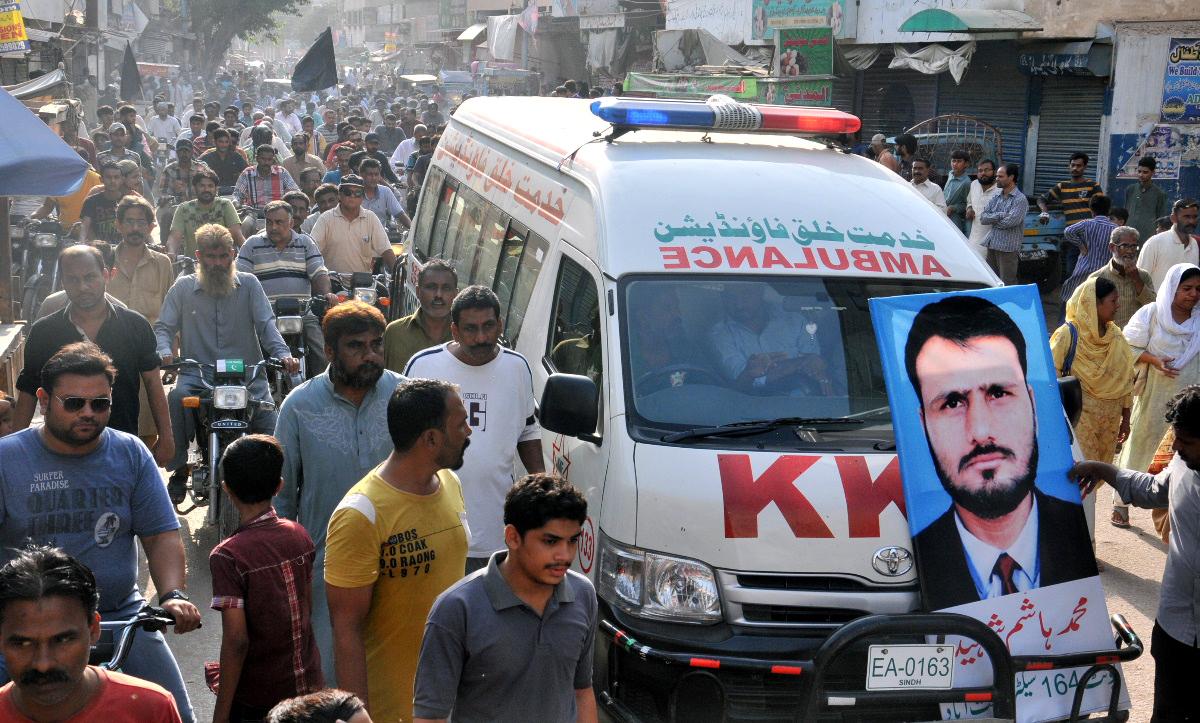 AbbasiMrehan1's tweet photo. Funeral of Martyred #MQM Worker #MuhammadHashim #MQMWantsJustice #JusticeForHashim http://t.co/ly65mgtrTk
