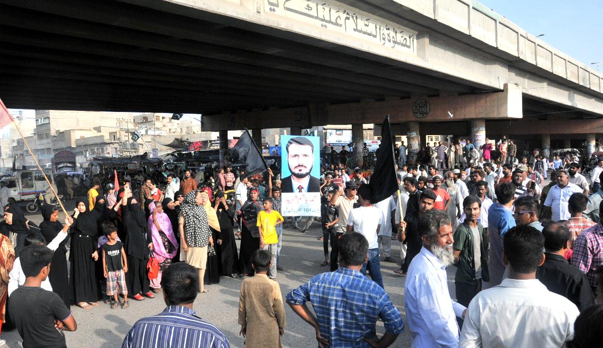 sabirhussainadv's tweet photo. Funeral of Martyred #MQM Worker #MuhammadHashim #MQMWantsJustice #JusticeForHashim
http://t.co/QEZIvmFQd9