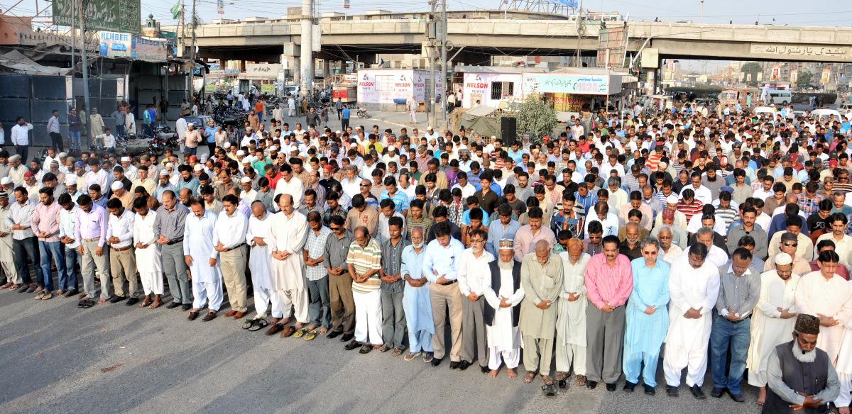 AbbasiMrehan1's tweet photo. Funeral of Martyred #MQM Worker #MuhammadHashim #MQMWantsJustice #JusticeForHashim http://t.co/QotumwudE2