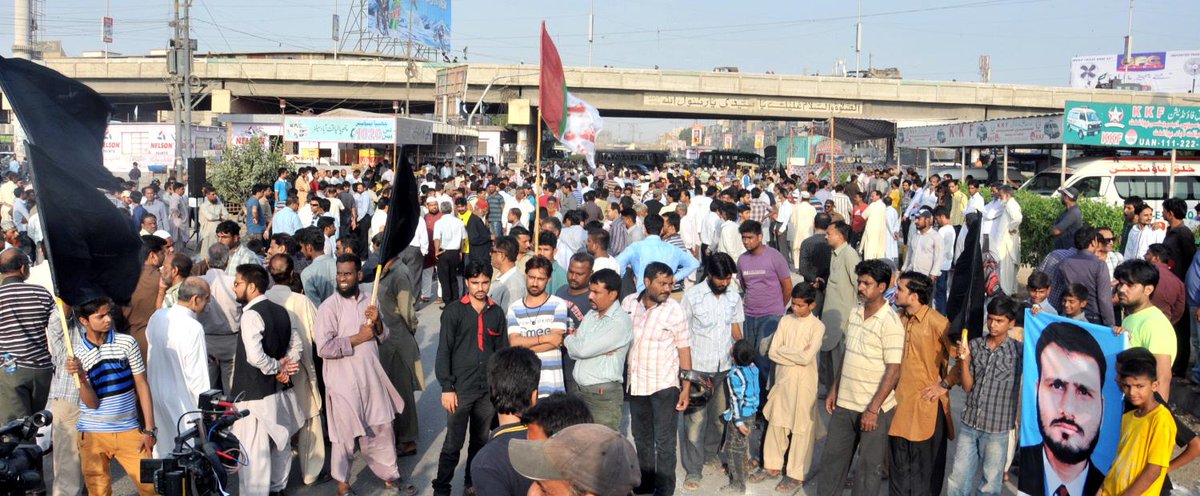AbbasiMrehan1's tweet photo. Funeral of Martyred #MQM Worker #MuhammadHashim #MQMWantsJustice #JusticeForHashim http://t.co/QotumwudE2