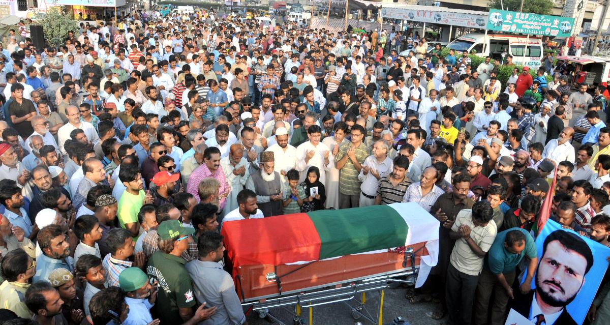 AbbasiMrehan1's tweet photo. Funeral of Martyred #MQM Worker #MuhammadHashim #MQMWantsJustice #JusticeForHashim http://t.co/2QJgqVLzlc