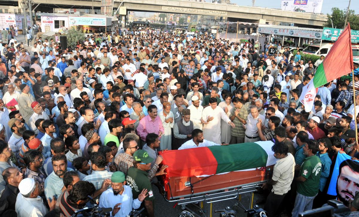 AbbasiMrehan1's tweet photo. Funeral of Martyred #MQM Worker #MuhammadHashim #MQMWantsJustice #JusticeForHashim http://t.co/2QJgqVLzlc