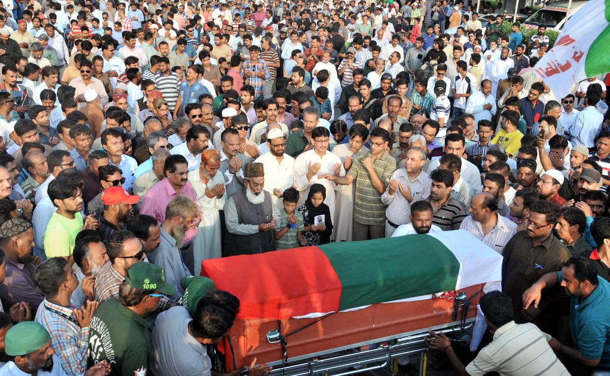 AbbasiMrehan1's tweet photo. Funeral of Martyred #MQM Worker #MuhammadHashim #MQMWantsJustice #JusticeForHashim http://t.co/2QJgqVLzlc