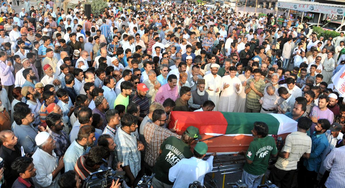 AbbasiMrehan1's tweet photo. Funeral of Martyred #MQM Worker #MuhammadHashim #MQMWantsJustice #JusticeForHashim http://t.co/2QJgqVLzlc