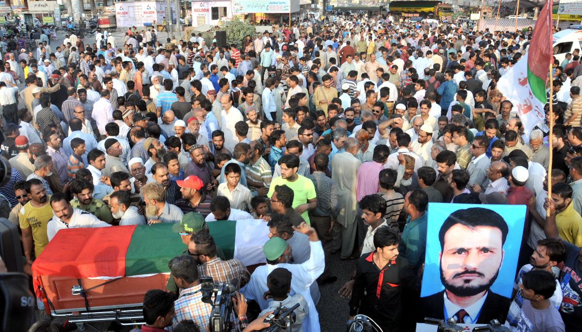 AbbasiMrehan1's tweet photo. : Funeral of Martyred #MQM Worker #MuhammadHashim #MQMWantsJustice #JusticeForHashim http://t.co/EdRE60qiQP