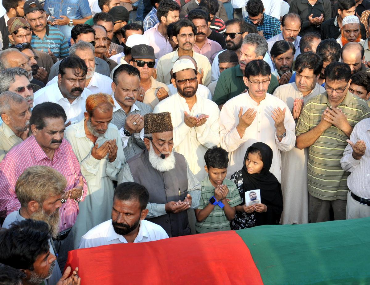 AbbasiMrehan1's tweet photo. : Funeral of Martyred #MQM Worker #MuhammadHashim #MQMWantsJustice #JusticeForHashim http://t.co/EdRE60qiQP
