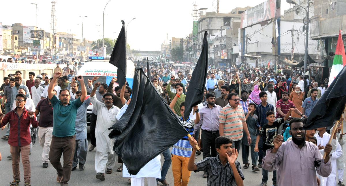 OfficialMQM's tweet photo. 9: Funeral of Martyred #MQM Worker #MuhammadHashim #MQMWantsJustice #JusticeForHashim http://t.co/umOx46RIbz