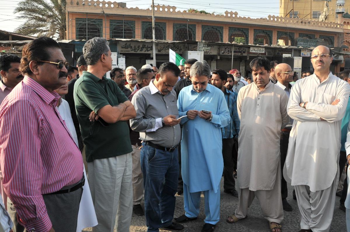 OfficialMQM's tweet photo. 9: Funeral of Martyred #MQM Worker #MuhammadHashim #MQMWantsJustice #JusticeForHashim http://t.co/umOx46RIbz