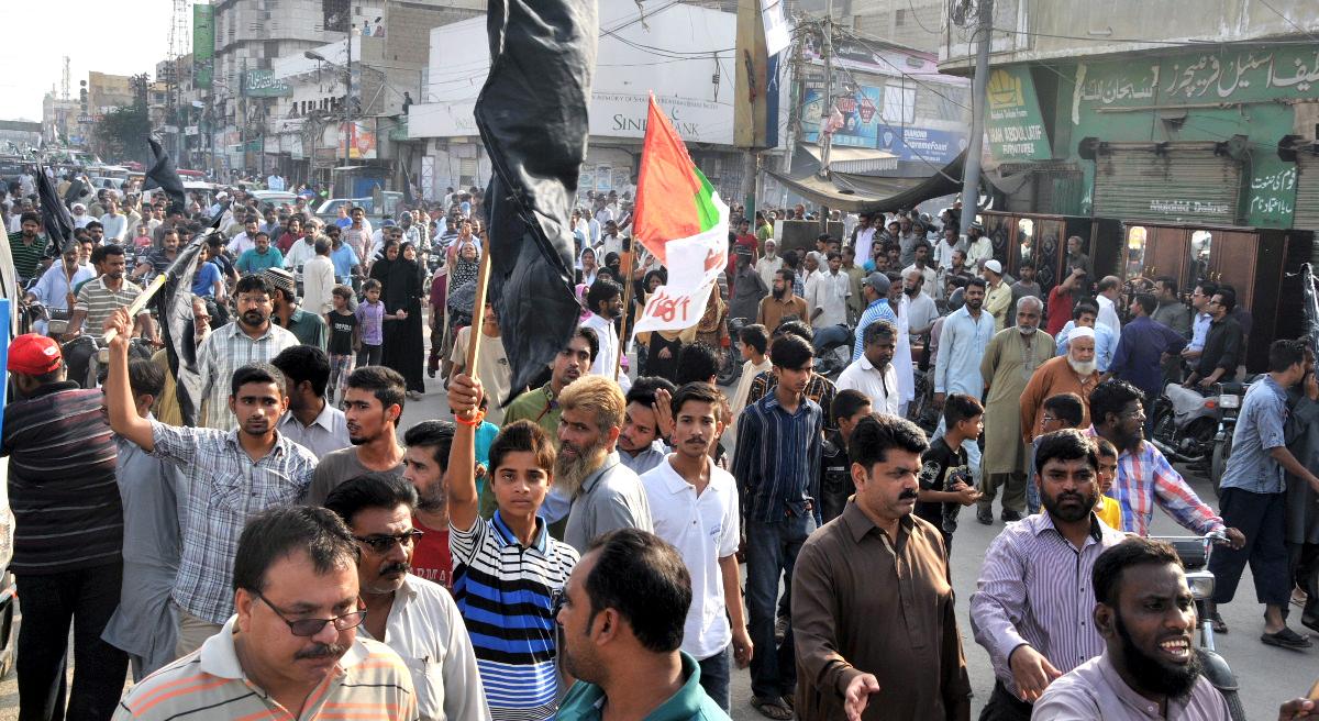 OfficialMQM's tweet photo. 9: Funeral of Martyred #MQM Worker #MuhammadHashim #MQMWantsJustice #JusticeForHashim http://t.co/umOx46RIbz